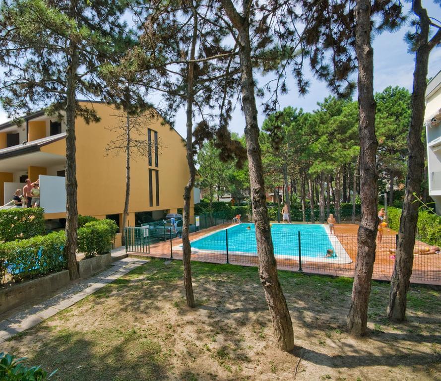 Cinzia Pool